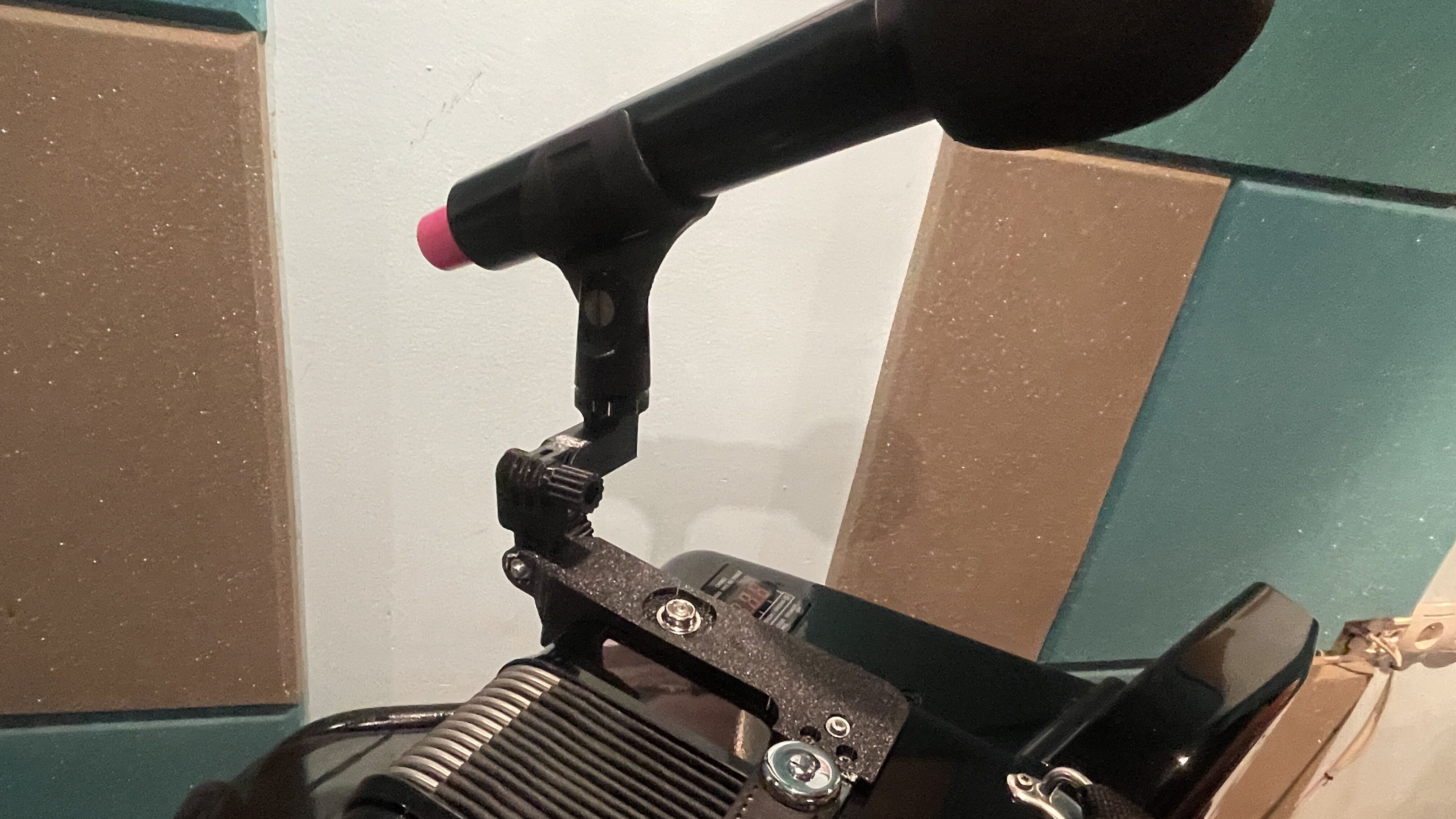 ROLAND FR-1 accordion microphone holder 3D print model_4