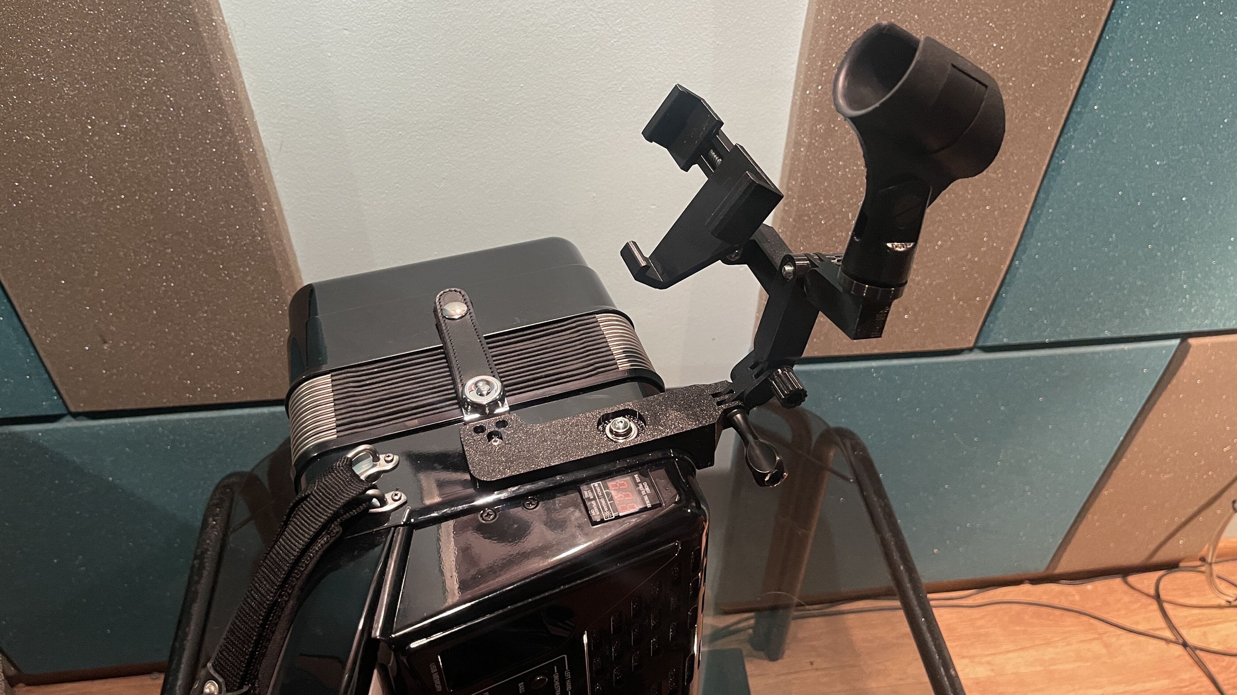 ROLAND FR-1 accordion microphone holder 3D print model_1