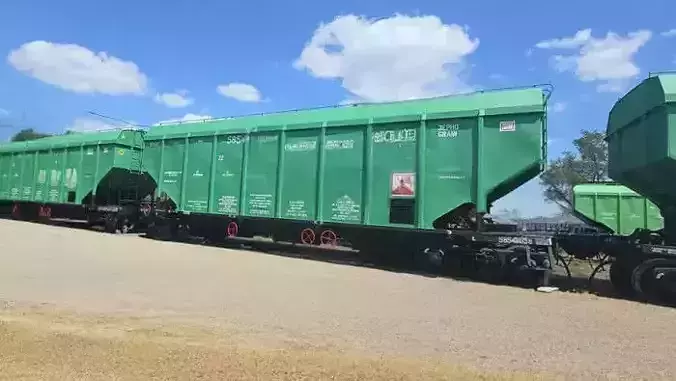 Covered hopper wagon for grain and other food cargo
