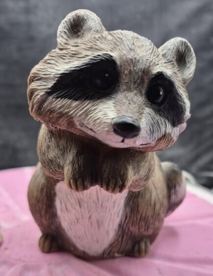 beggin baby racoon statue 3D print model_3