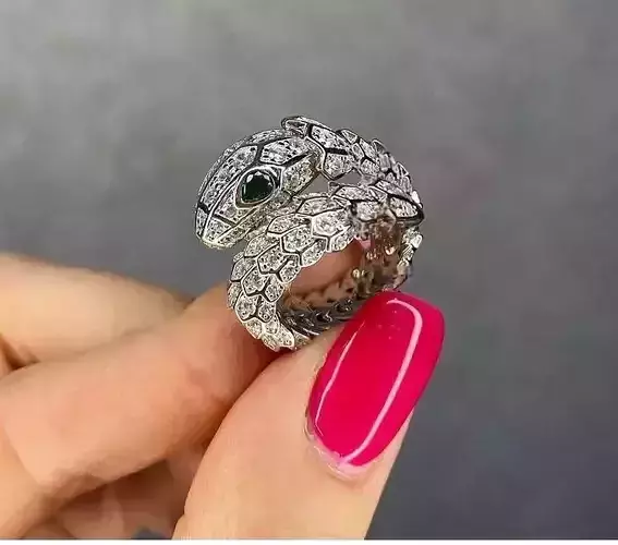 SNAKE RING WITH DIAMOND AND EMERALD