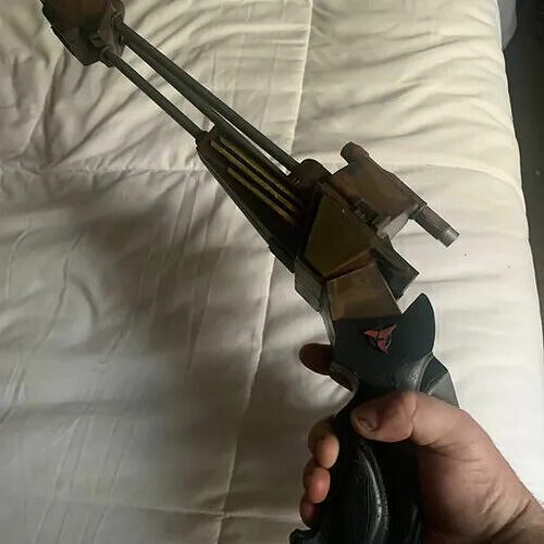 STAR TREK KLINGON DISRUPTOR MOVIE AND TNG VERSION