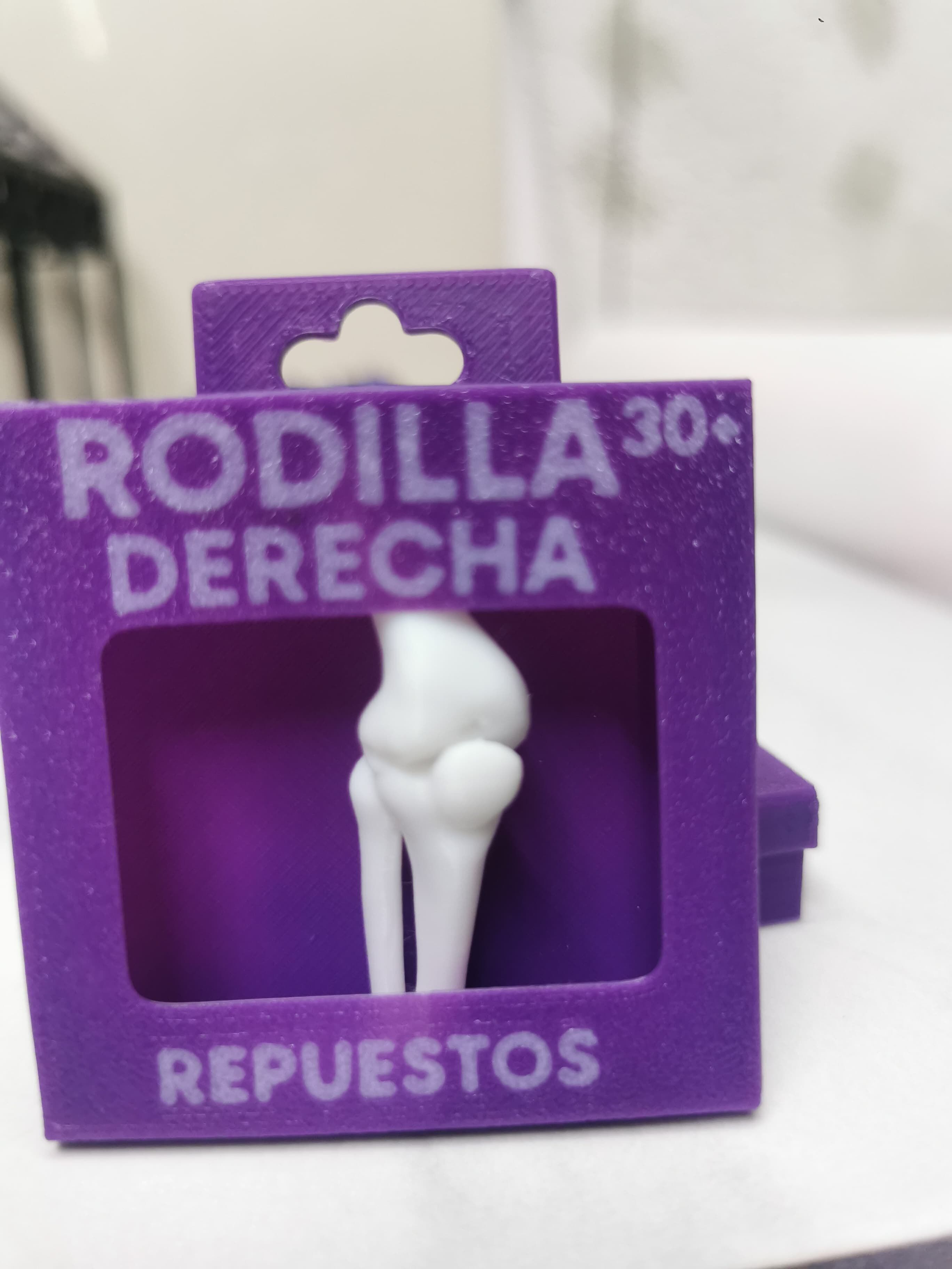 knee rodillas llavero keychain 3D print model_2