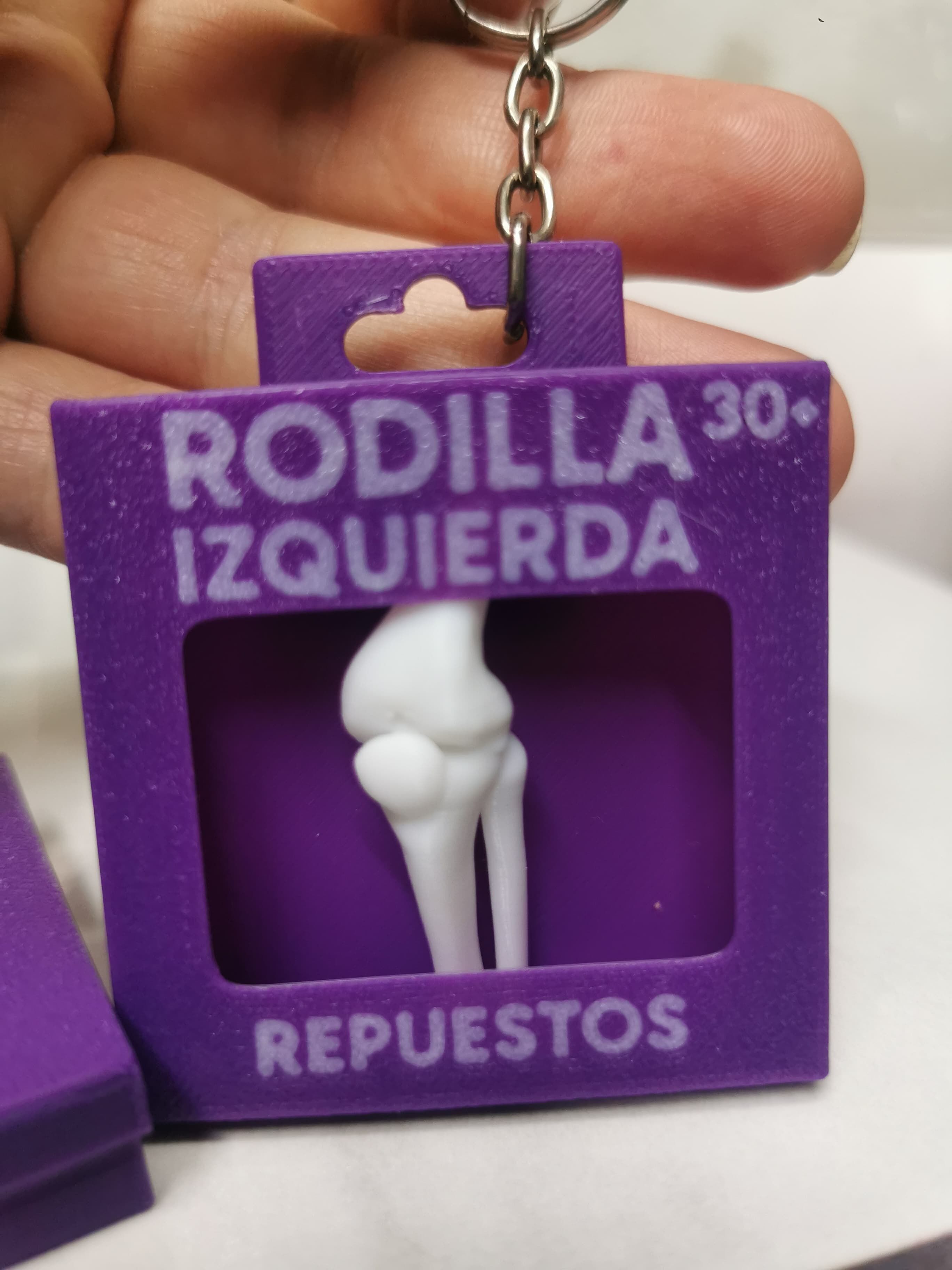 knee rodillas llavero keychain 3D print model_1
