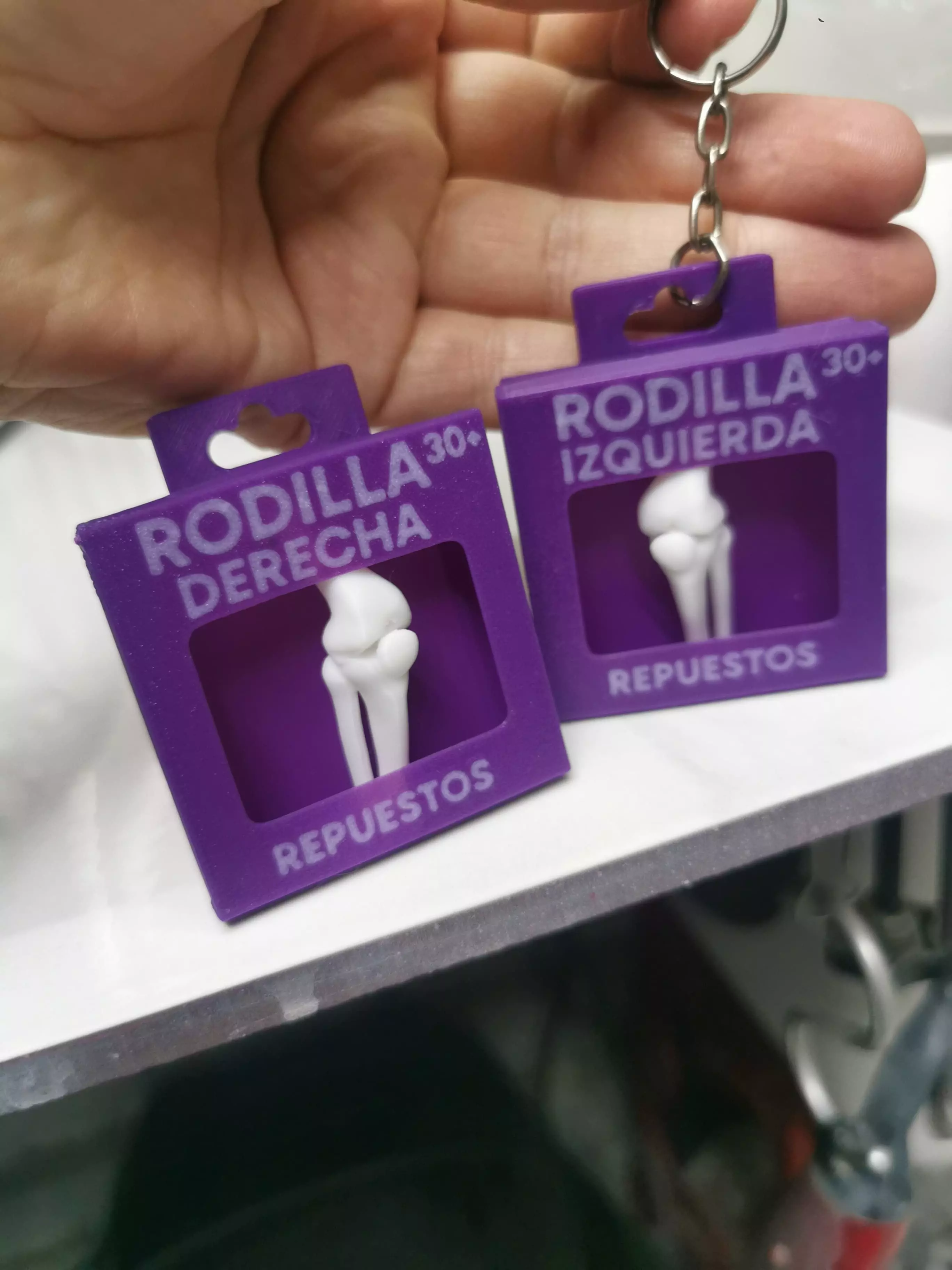 knee rodillas llavero keychain 3D print model_0
