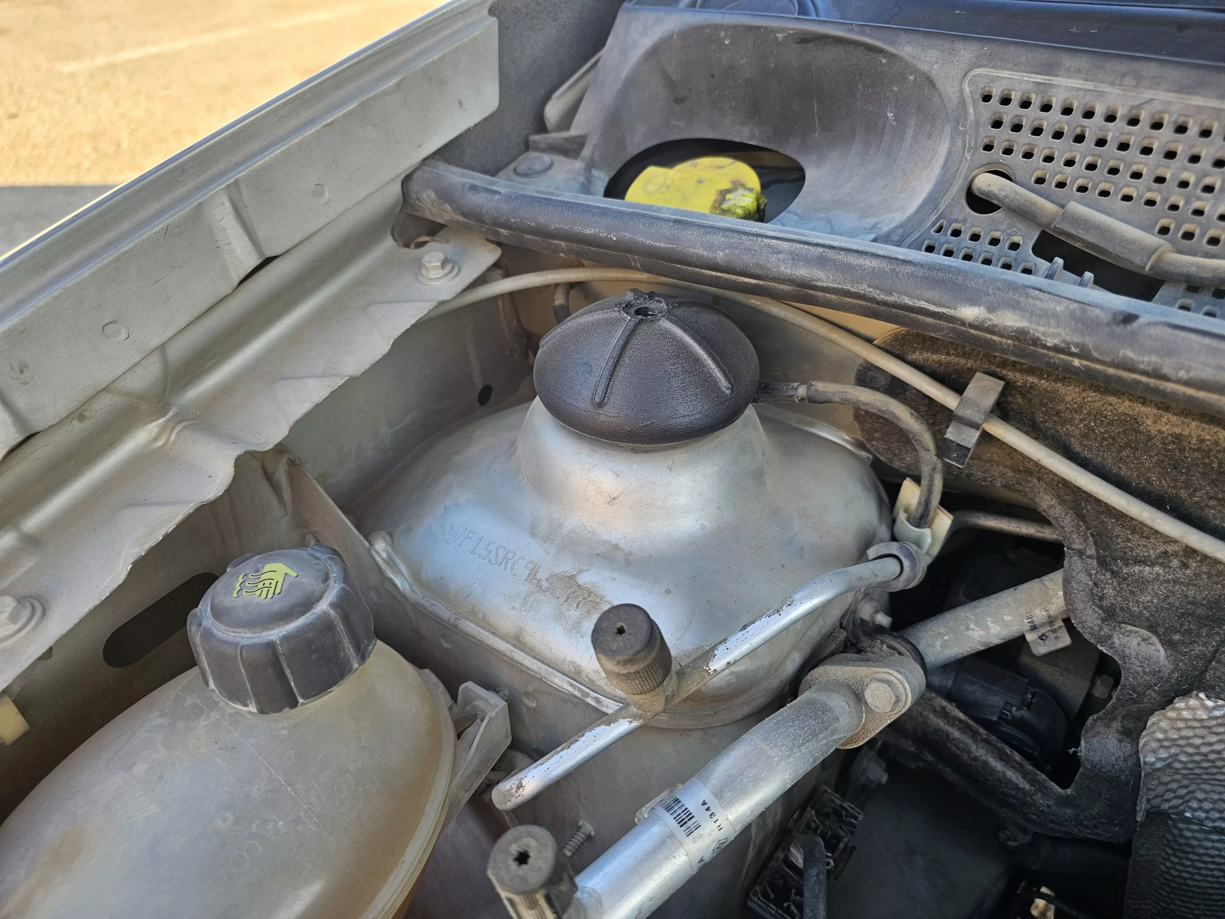 Dacia Renault Sandero logan stepway shock absorber nut cover 3D print model_0