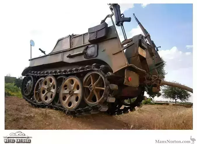Kettenkrad with trailer and soliders
