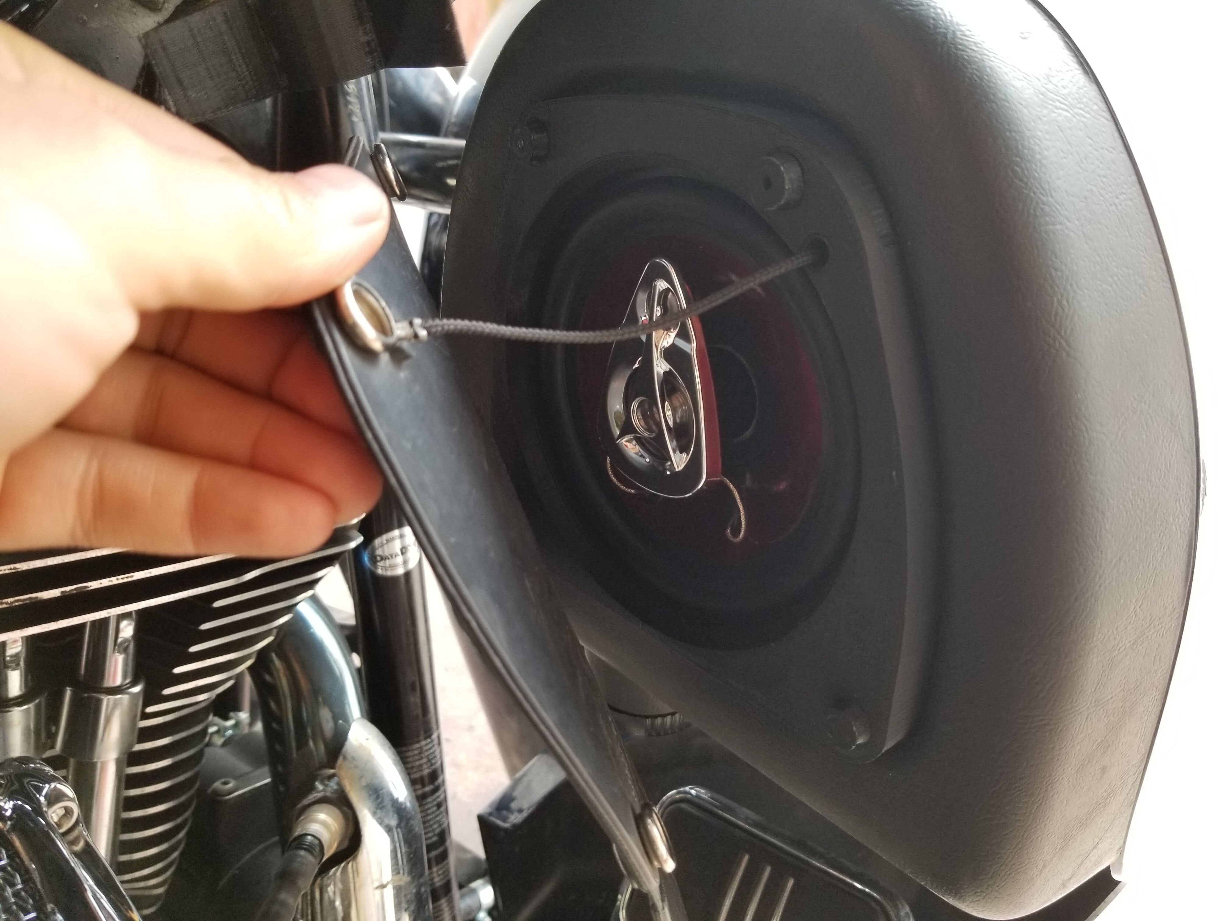 Speaker enclosure for Harley Davidson front lowers - basic 3D print model_2