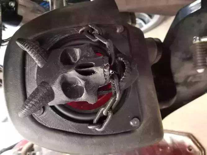 Speaker enclosure for Harley Davidson front lowers - horned