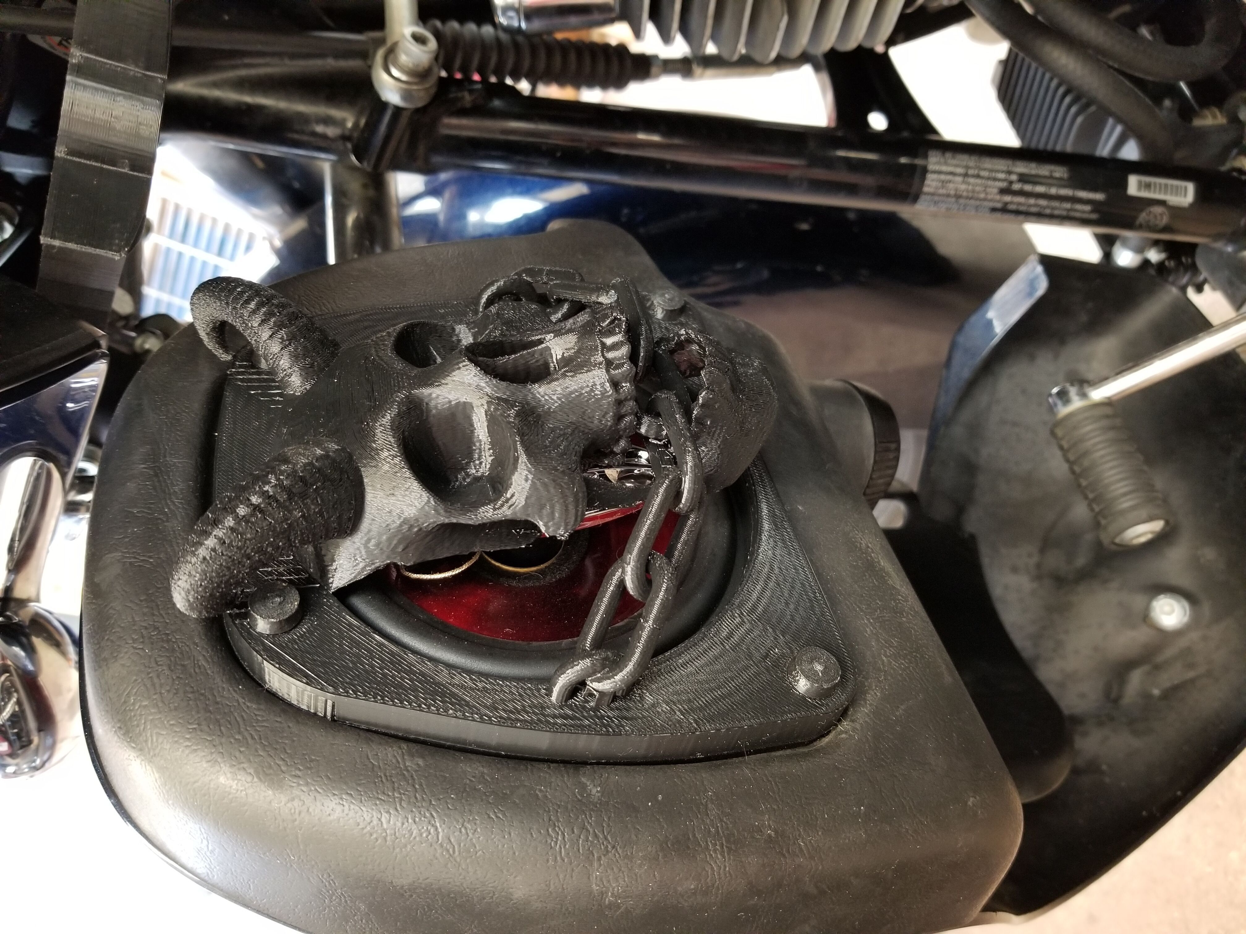 Speaker enclosure for Harley Davidson front lowers - horned 3D print model_1