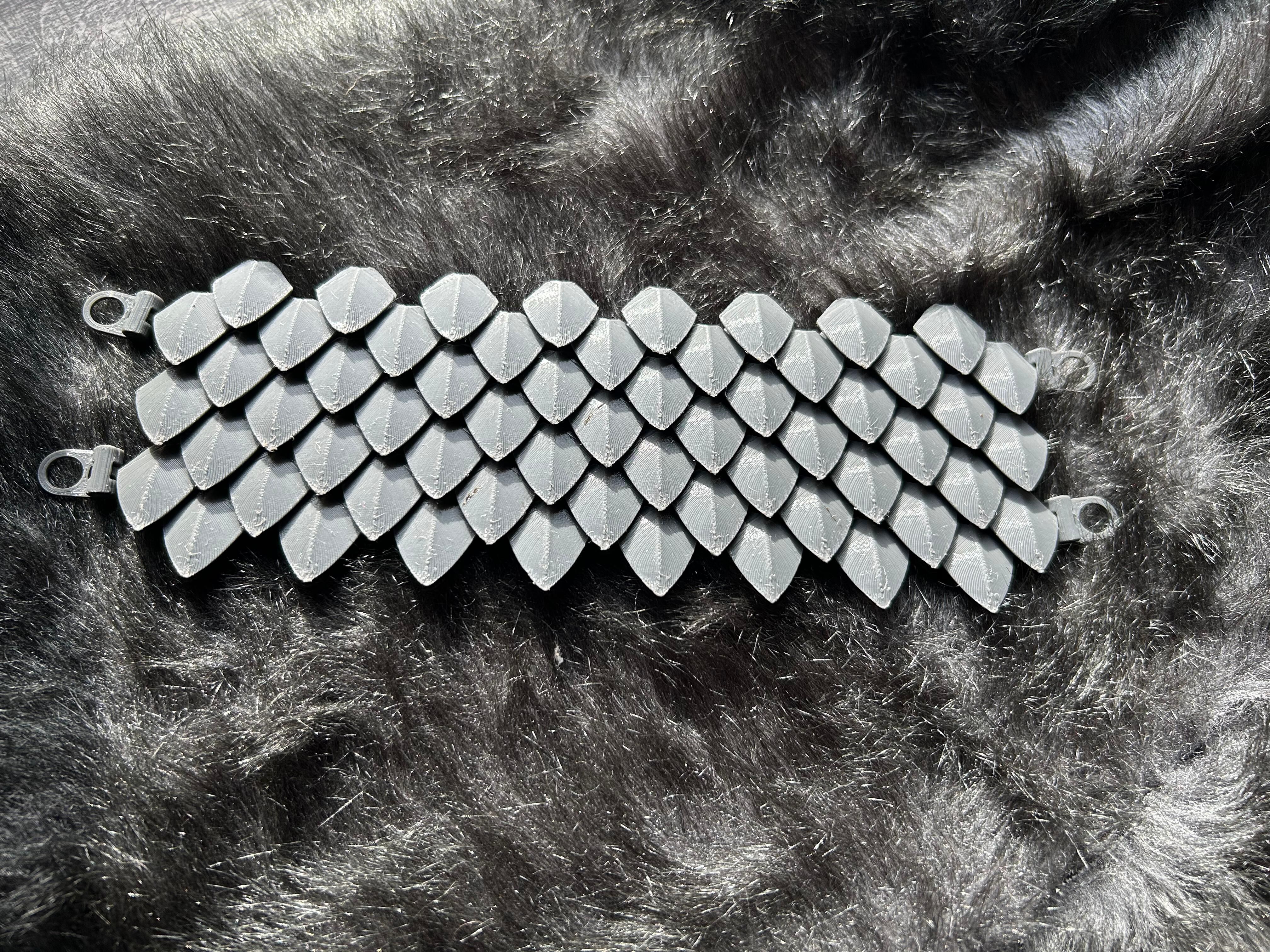 Flexible Scalemail Arm Bracelet 3D print model_1