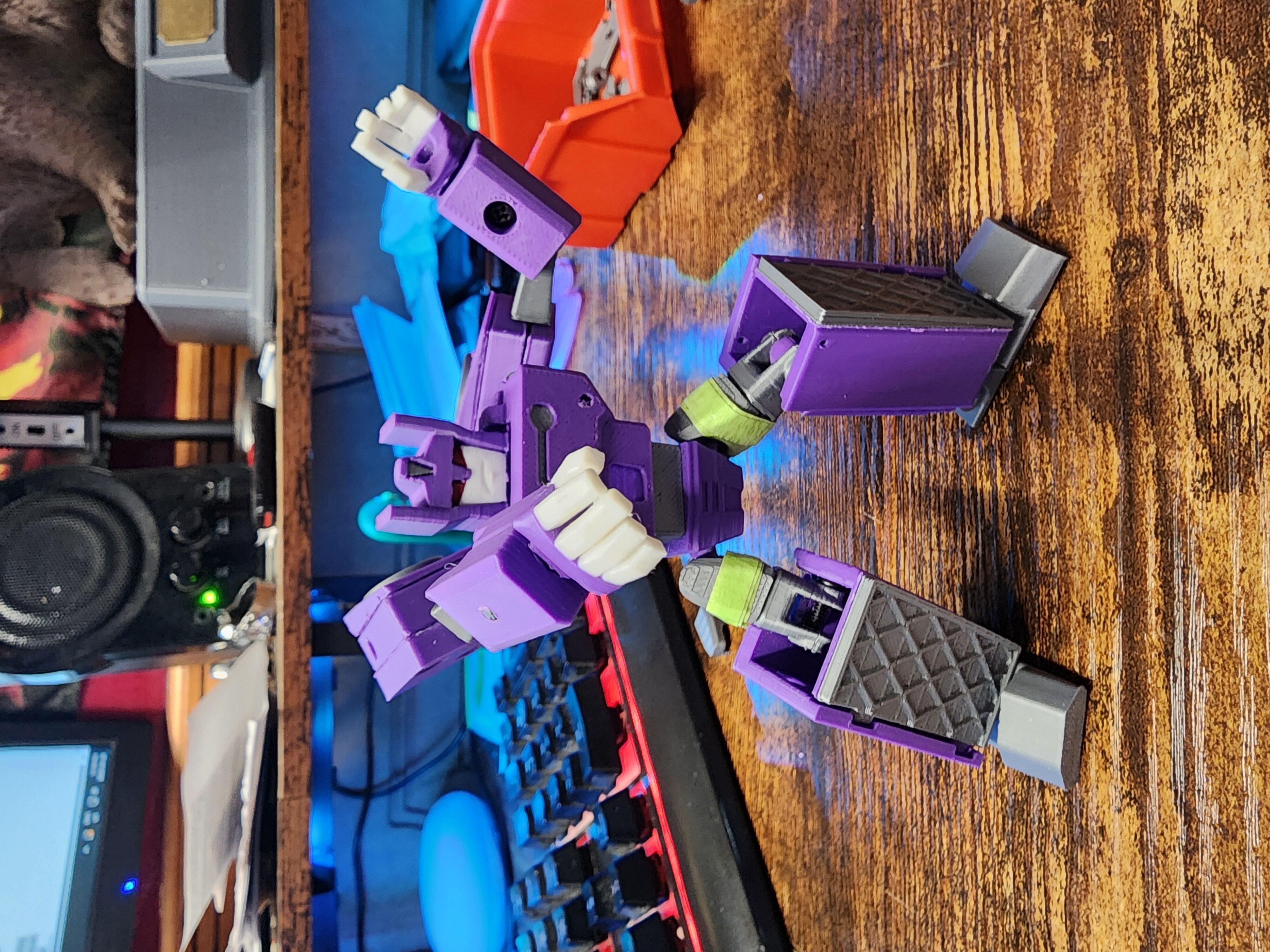 The Roadie aka  a TFA Concept Frenzy Rumble 3D print model_7