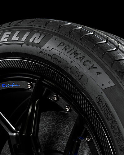 Michelin Primacy 4 235 45 20 100V 3D model 3