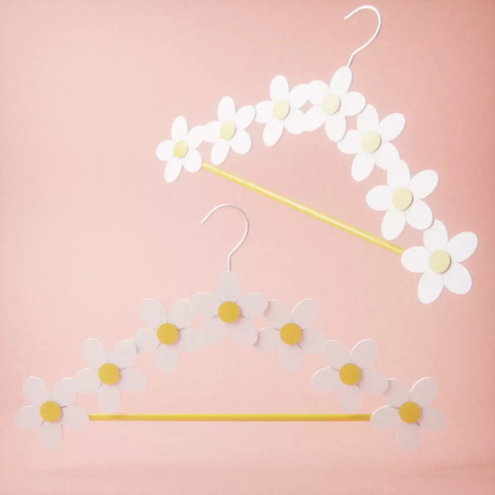 FLORAL DAISY CLOTHES HANGER 3D print model