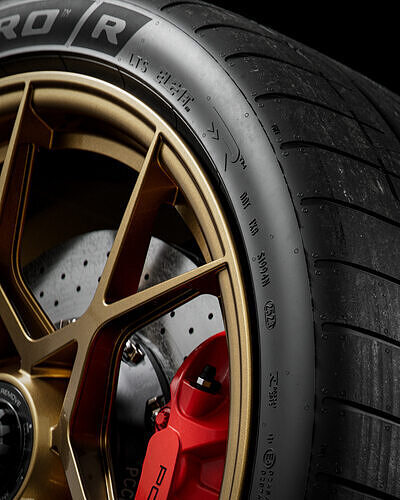 Pirelli R 305 35 ZR21 109Y 3D model 3
