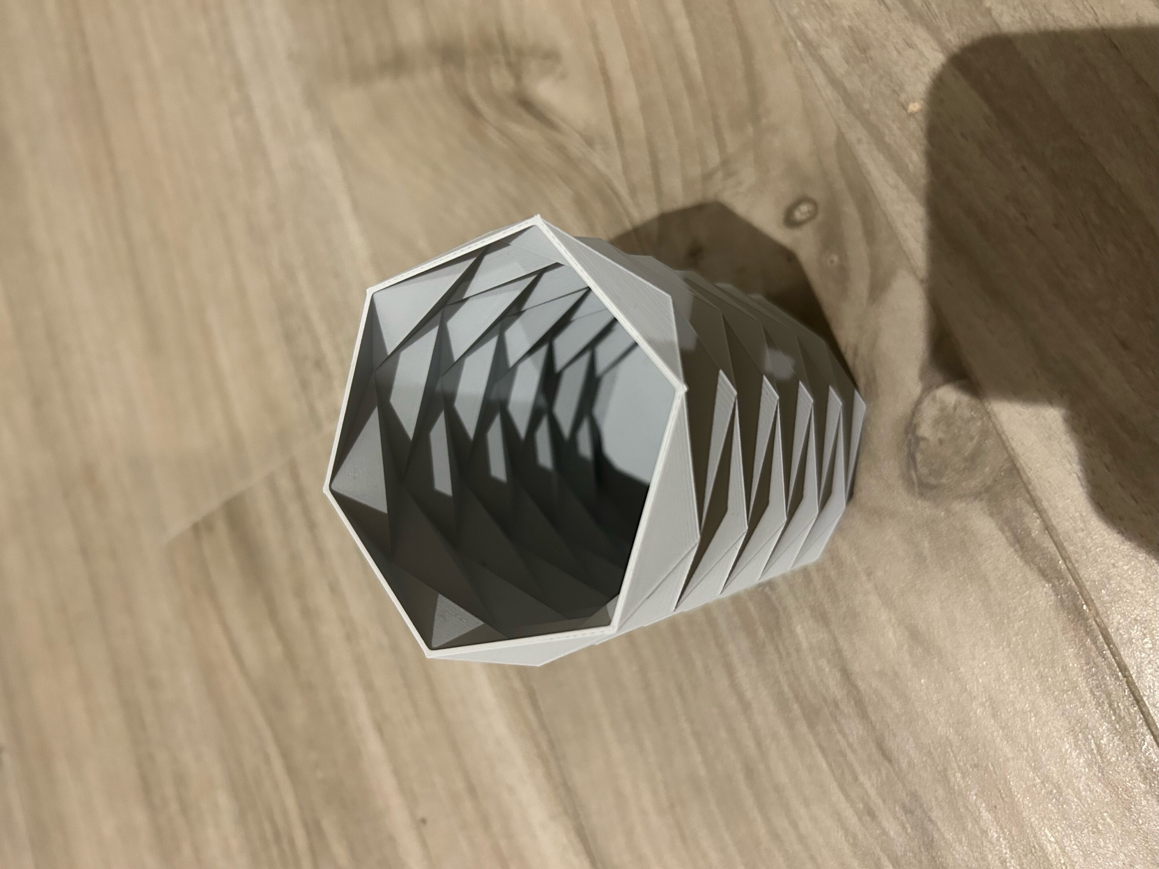 Geometric Twist Vase 3D Printable Decorative Model Low-poly 3D model_2