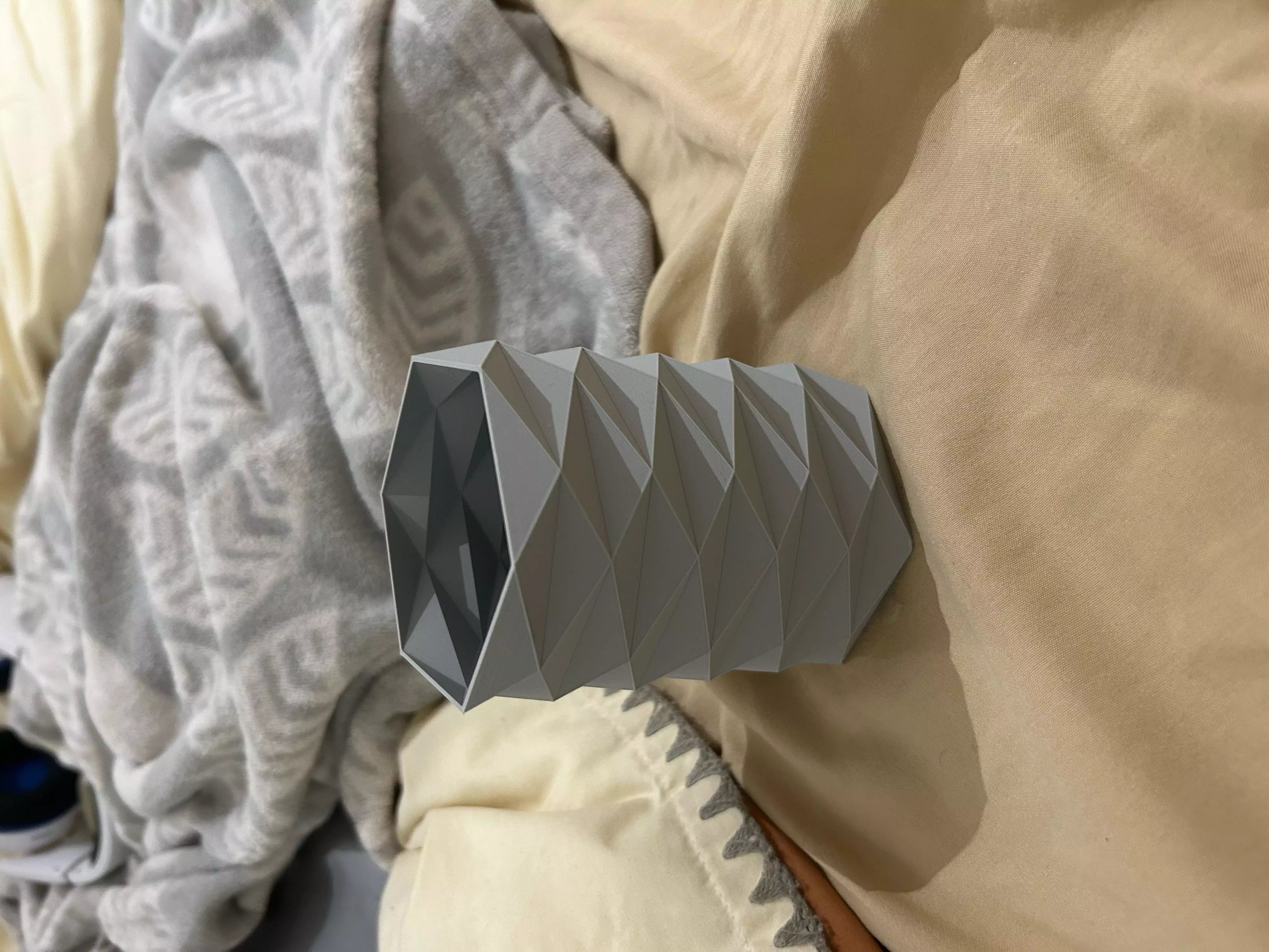 Geometric Twist Vase 3D Printable Decorative Model Low-poly 3D model_0