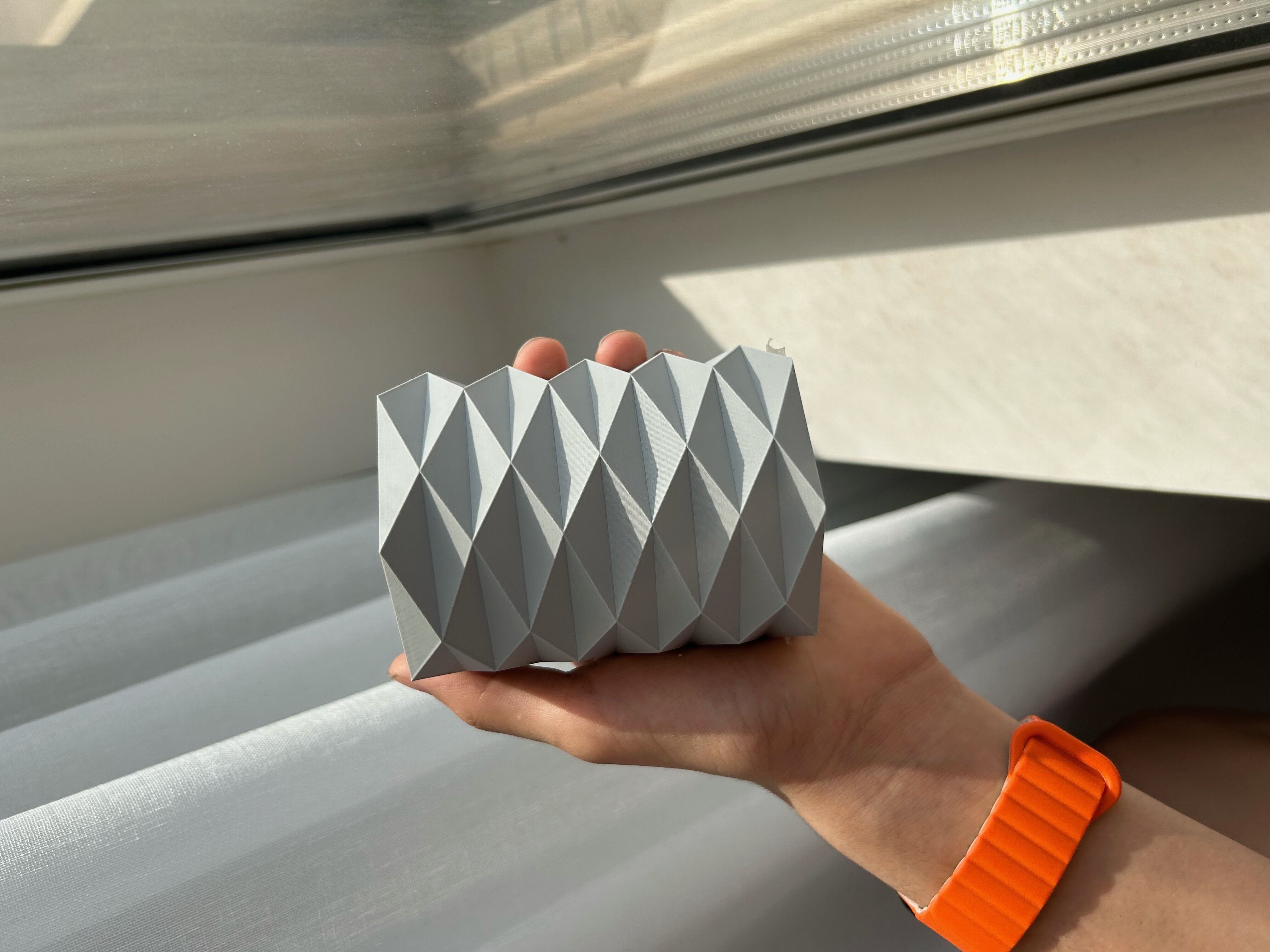 Geometric Twist Vase 3D Printable Decorative Model Low-poly 3D model_9