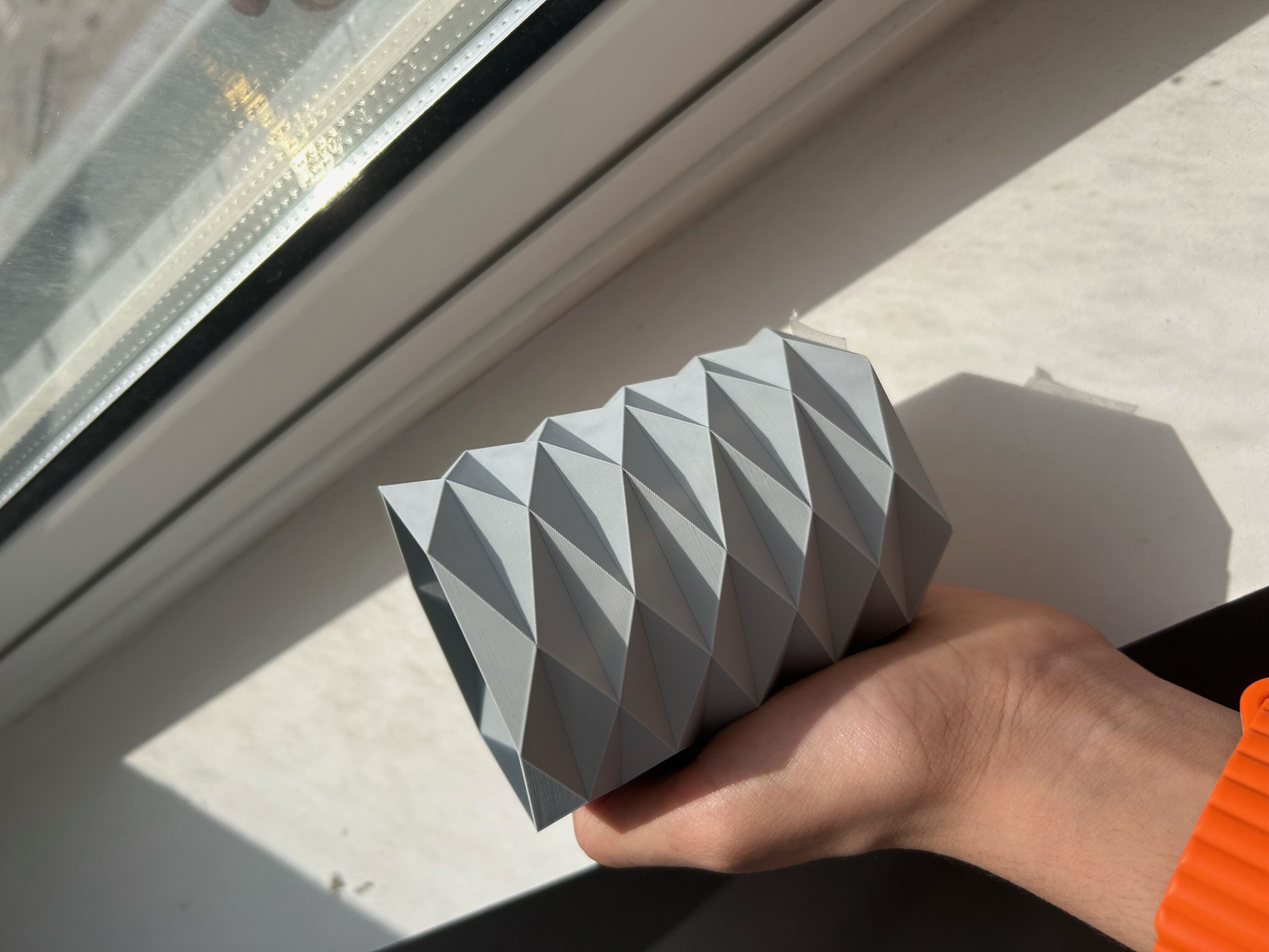 Geometric Twist Vase 3D Printable Decorative Model Low-poly 3D model_5