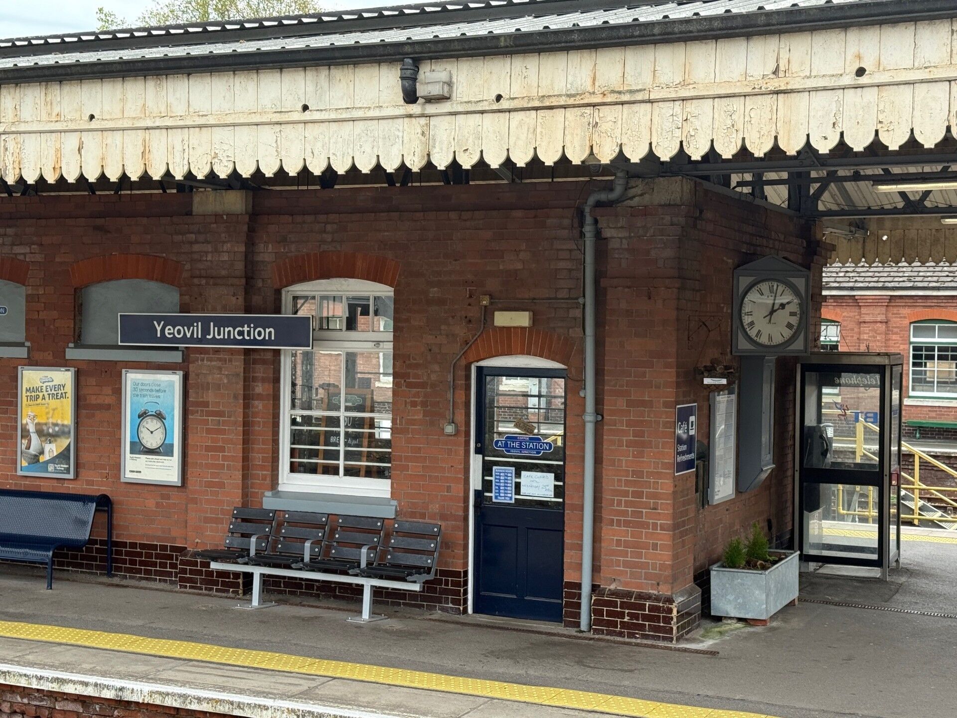 Model Railway Island Platform Building V1 3D print model_10