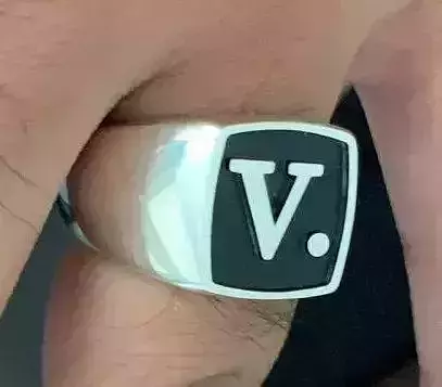 V Initial-Letter Ring