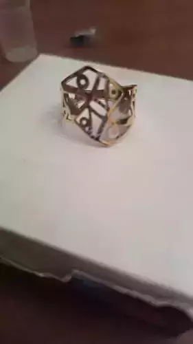 Gold ring 