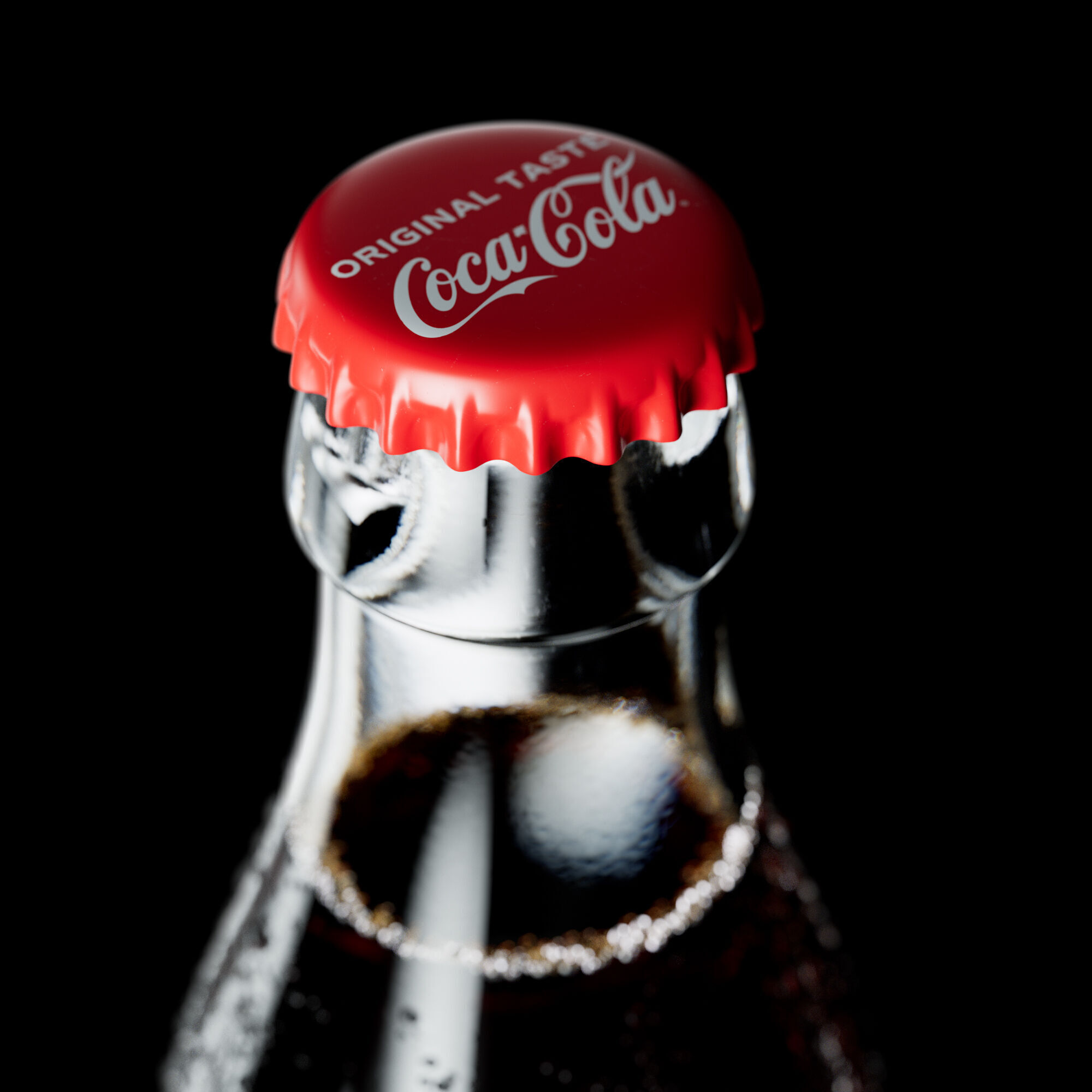 Coca Cola - 330ml with Droplets Low-poly 3D model_7