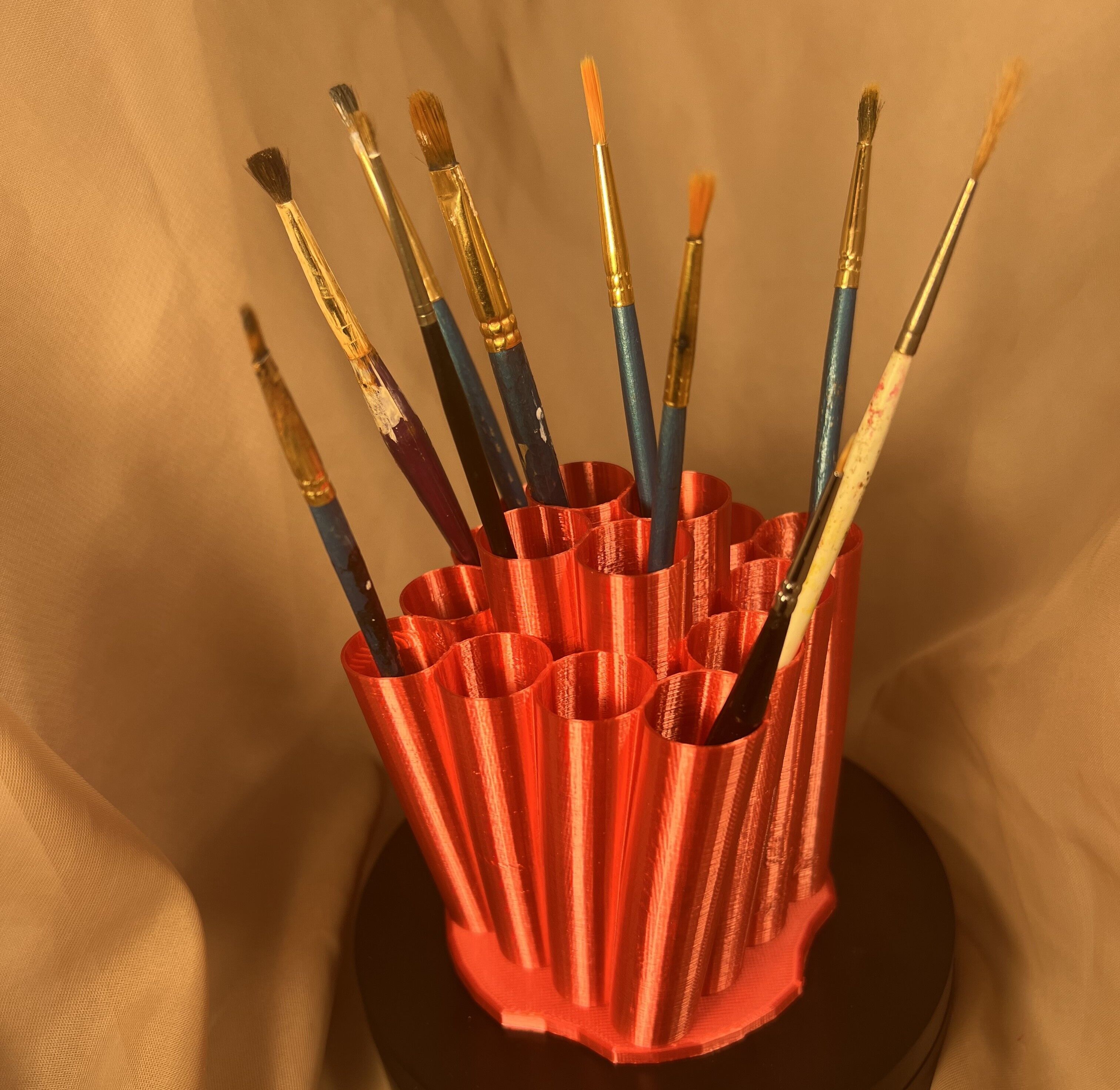 16 Slot Twisted Brush Holder 3D print model_1