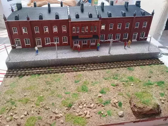 H0 scale Railway Station with internal - resin