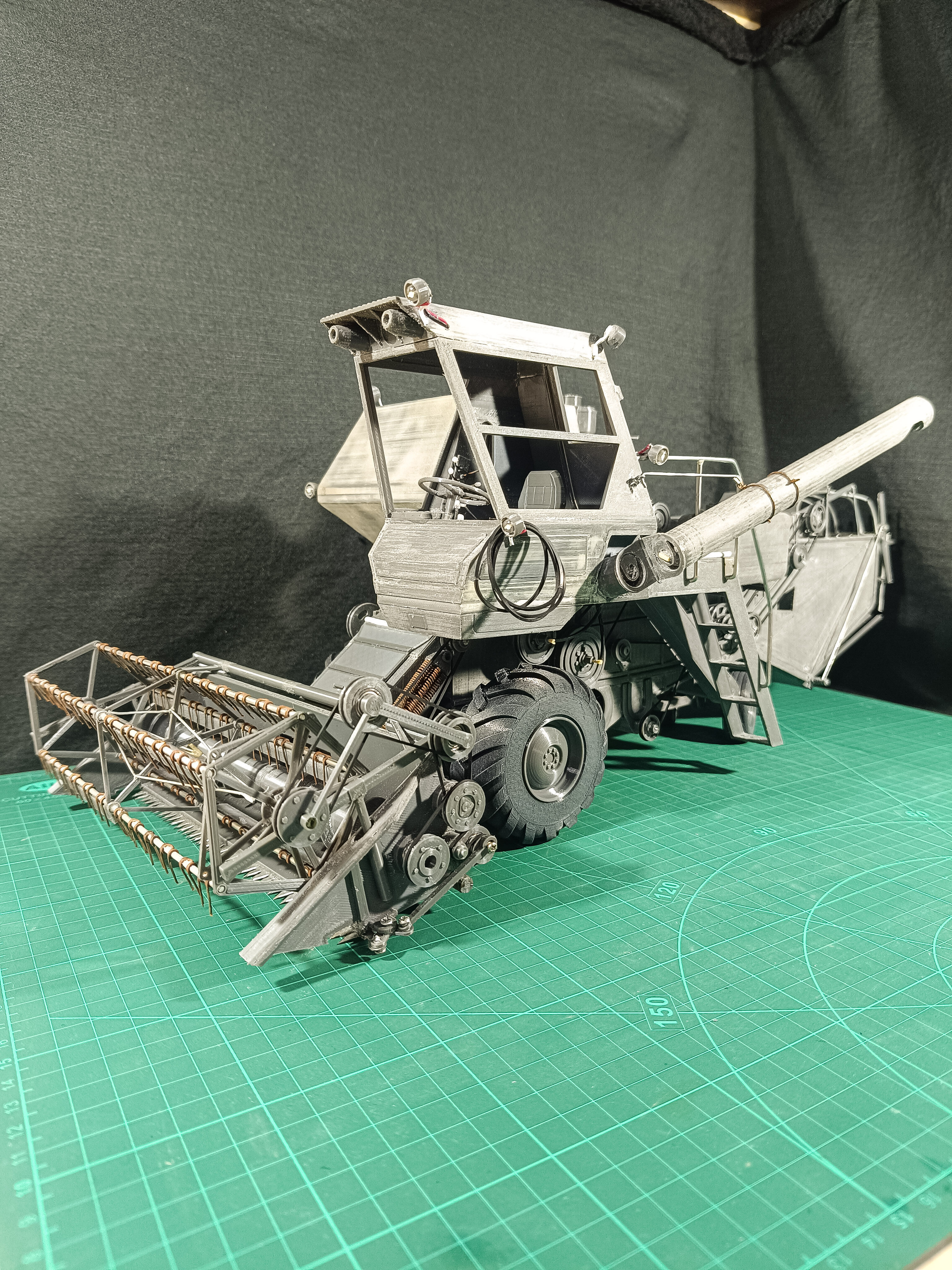 RC Soviet self-propelled combine harvester Niva SK-5 3D print model_1