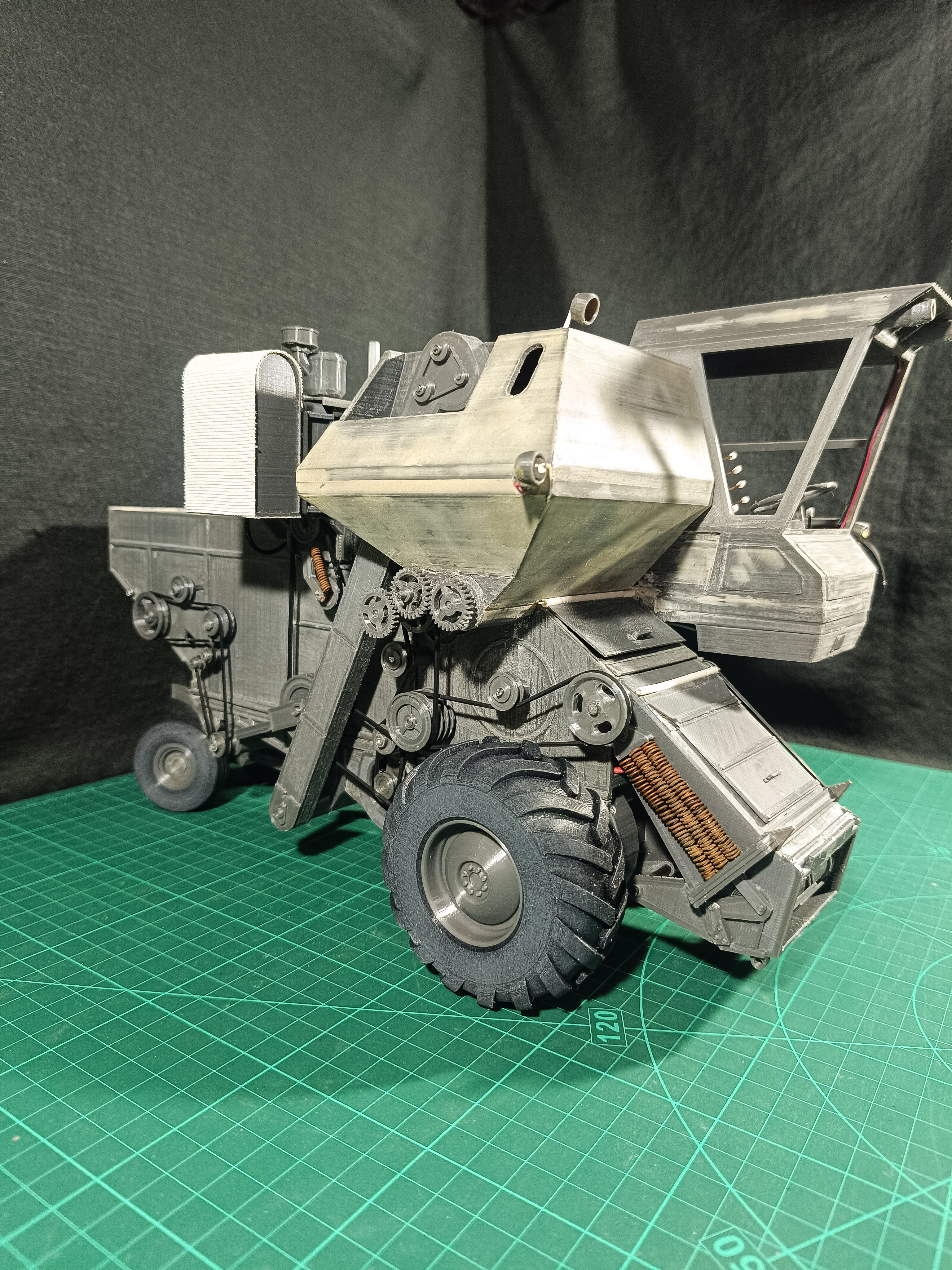 RC Soviet self-propelled combine harvester Niva SK-5 3D print model_6