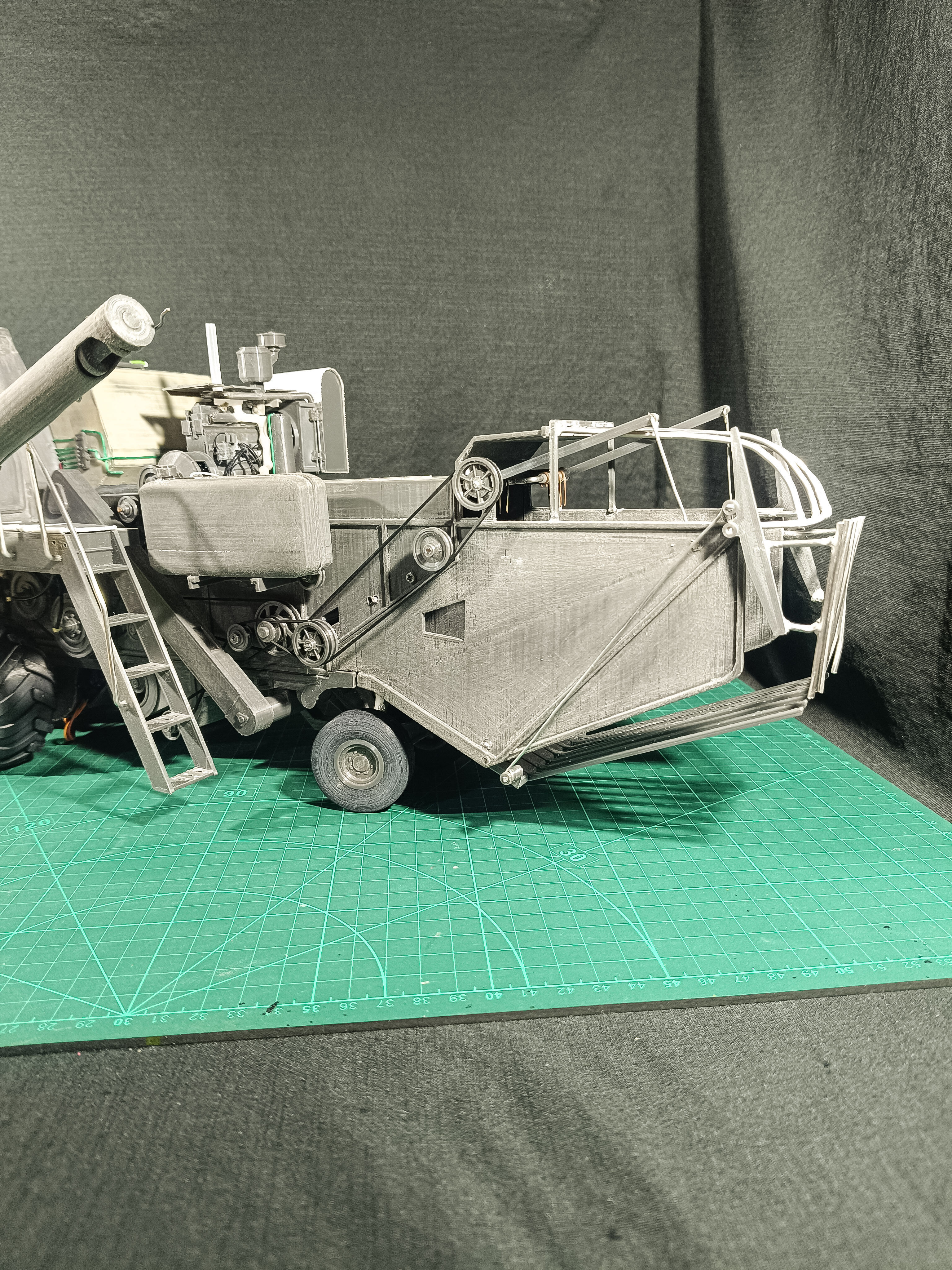 RC Soviet self-propelled combine harvester Niva SK-5 3D print model_4