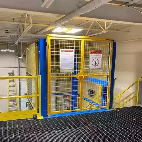 Electric Warehouse Freight Lift  Customizable Cargo Elevator 3D model