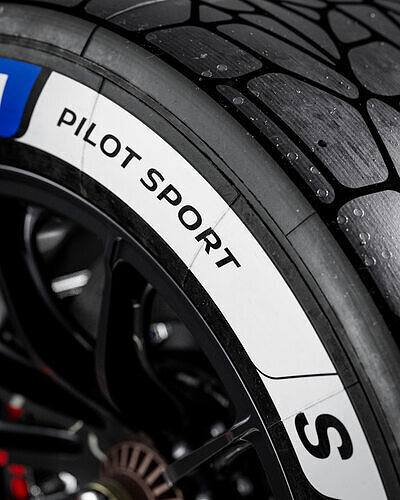 MICHELIN Pilot Sport Hypercar GTP 34 71 18 S 3D model 3