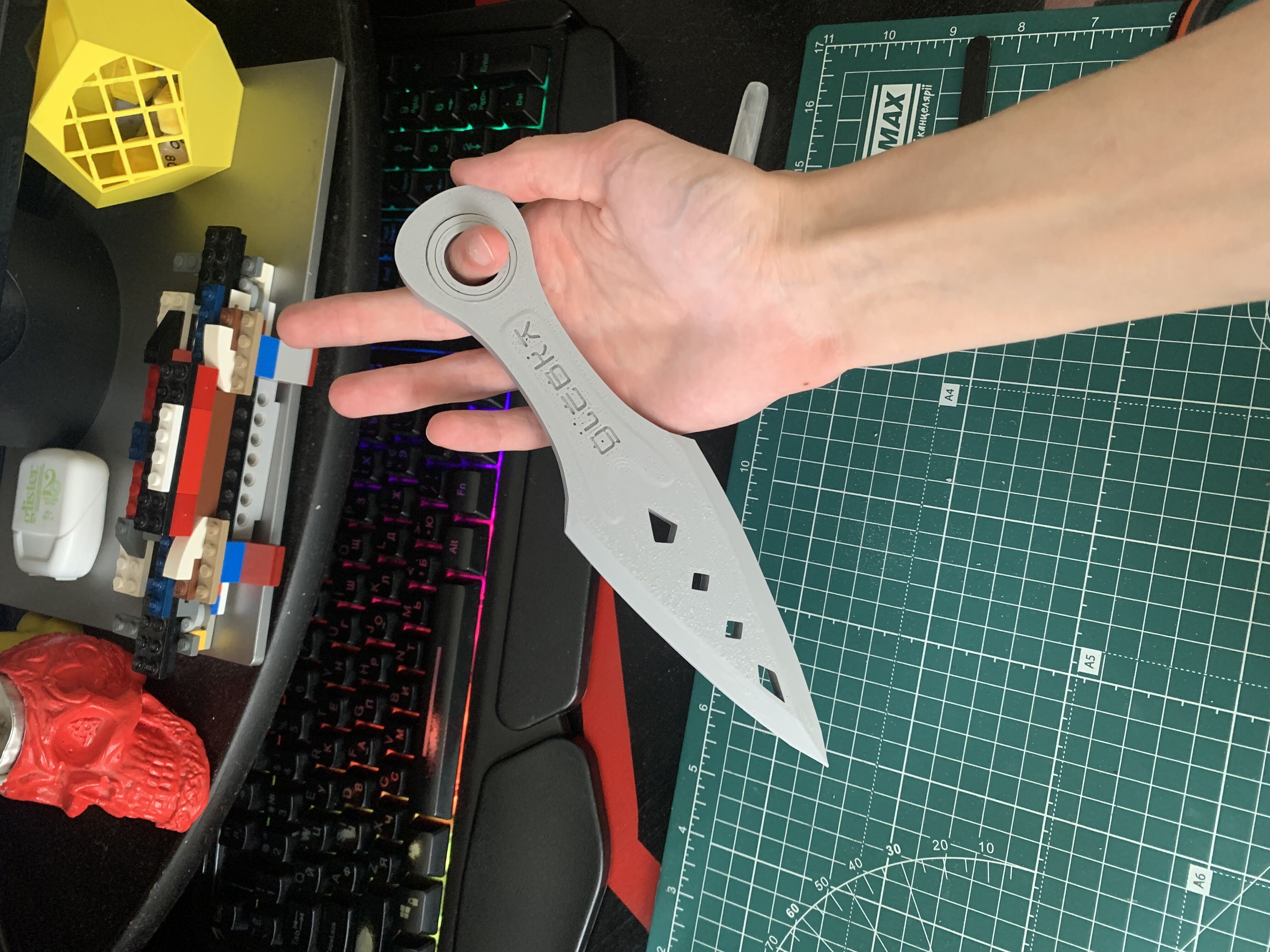Spining Apex Legends Wraith Heirloom 3D print model_7