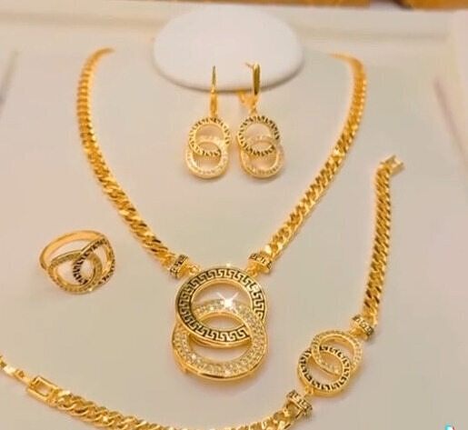Versache Pendant Set Antique New 3D print model