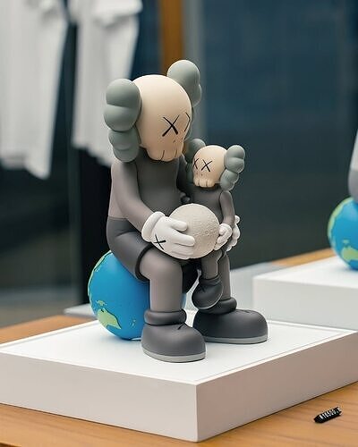 Kaws Holiday Thailand Moon earth for Print 3D print model