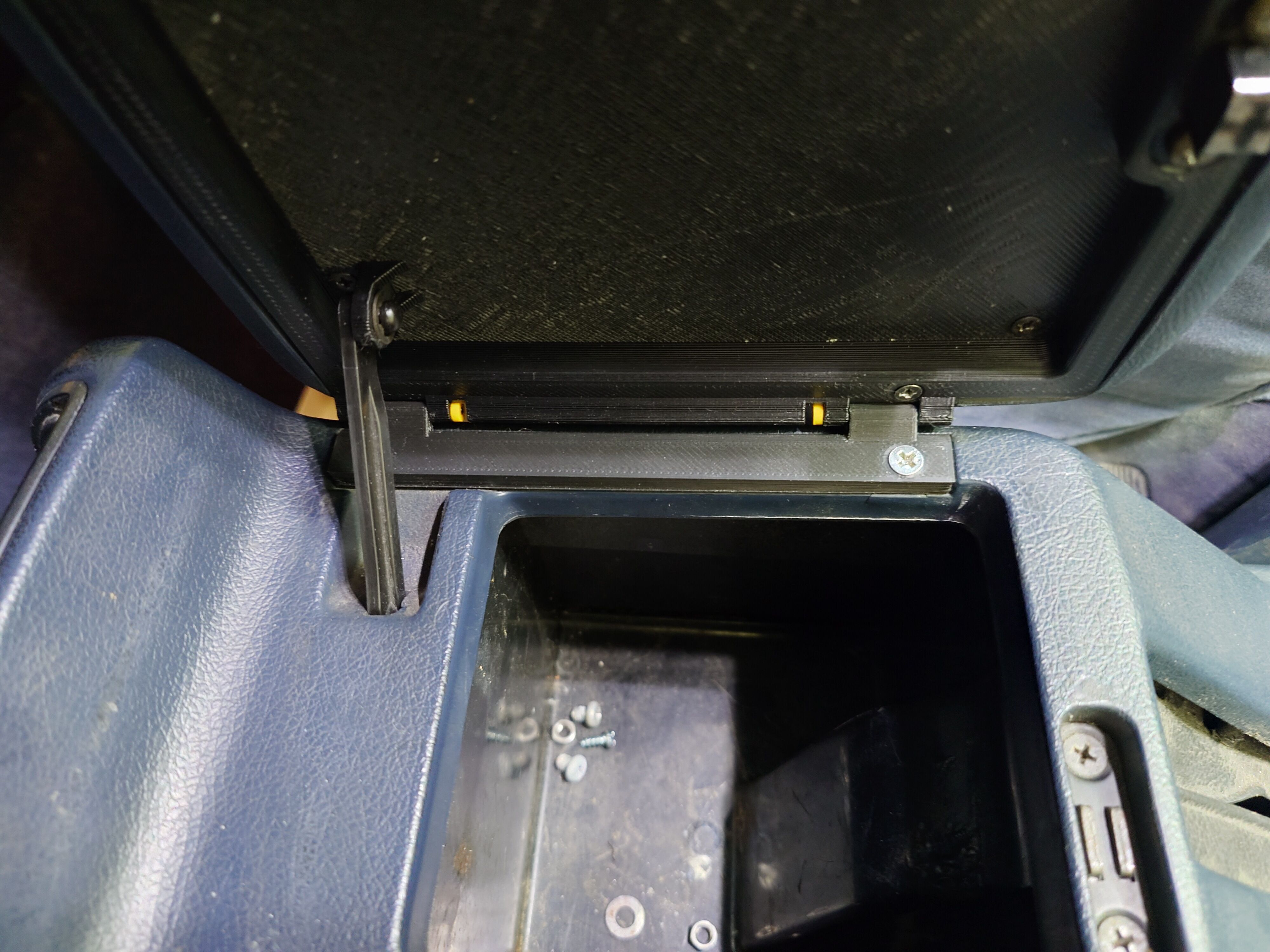 Toyota Crown JZS133 Center Console Storage Lid Hinge 3D print model_2