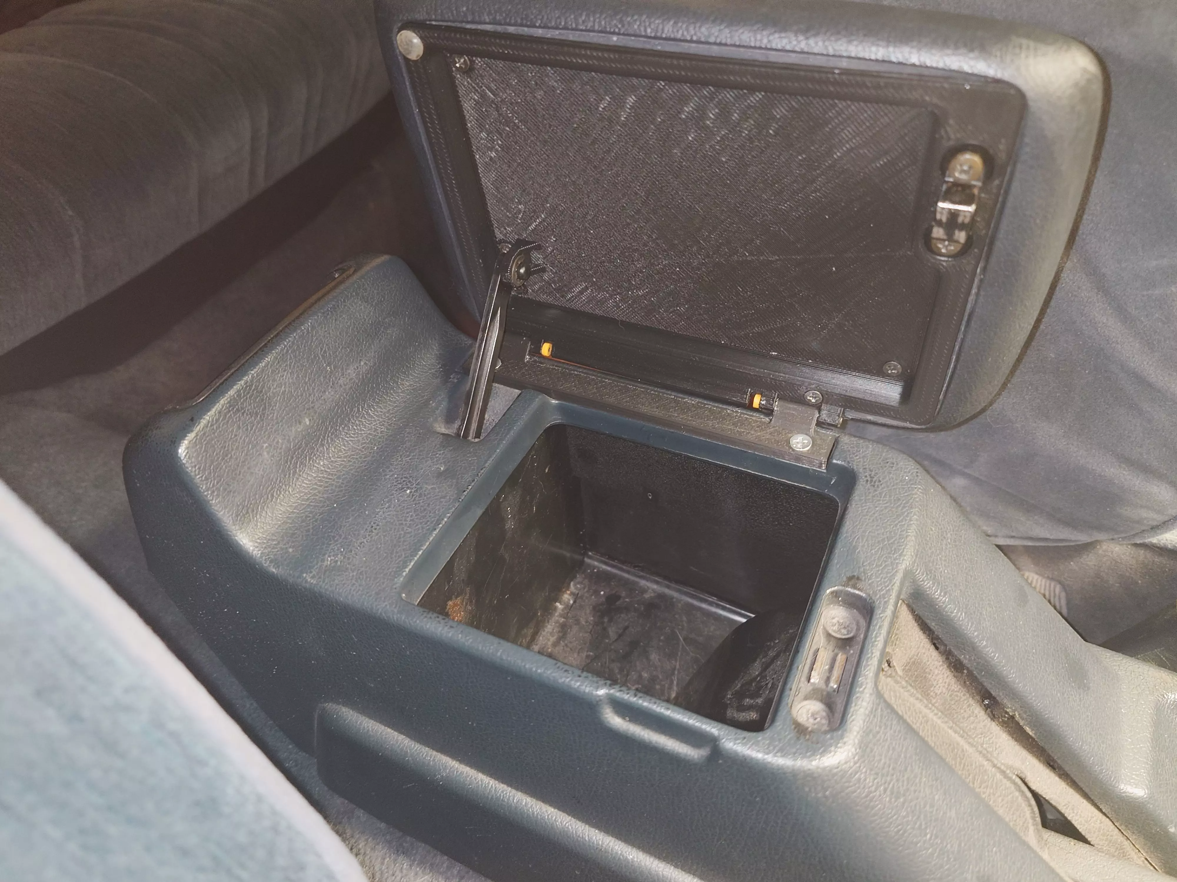 Toyota Crown JZS133 Center Console Storage Lid Hinge 3D print model_0