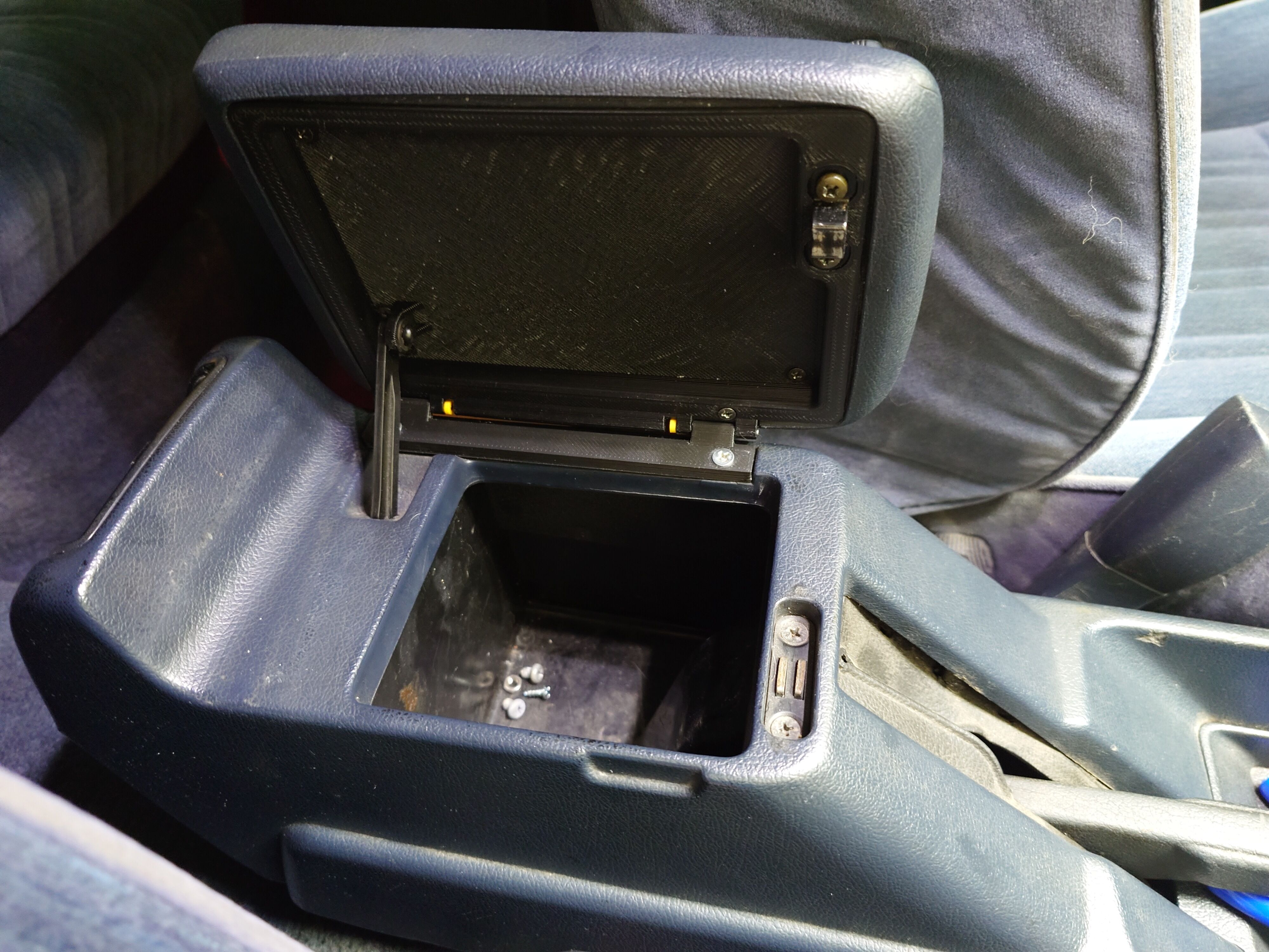 Toyota Crown JZS133 Center Console Storage Lid Hinge 3D print model_1