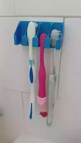 Toothbrush holder