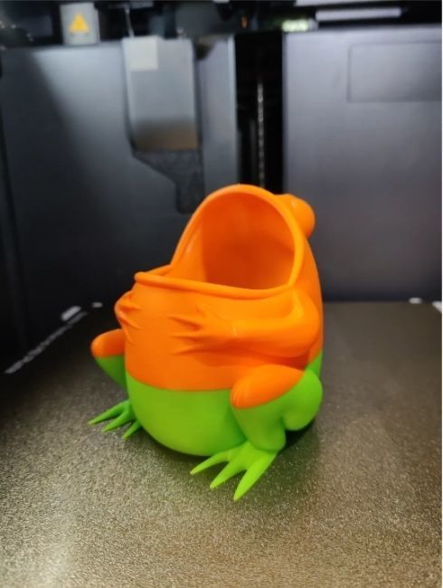 Frog pen holder  3D print model_14