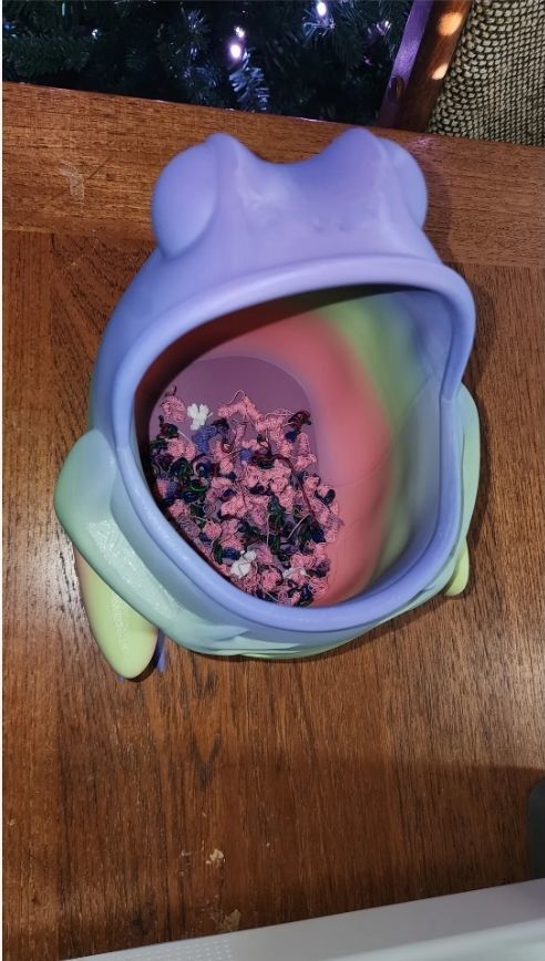 Frog pen holder  3D print model_6