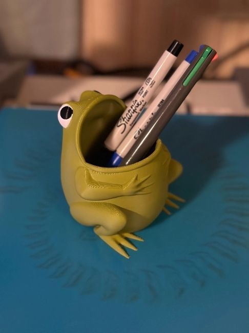 Frog pen holder  3D print model_19