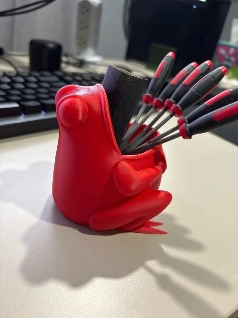 Frog pen holder  3D print model_17