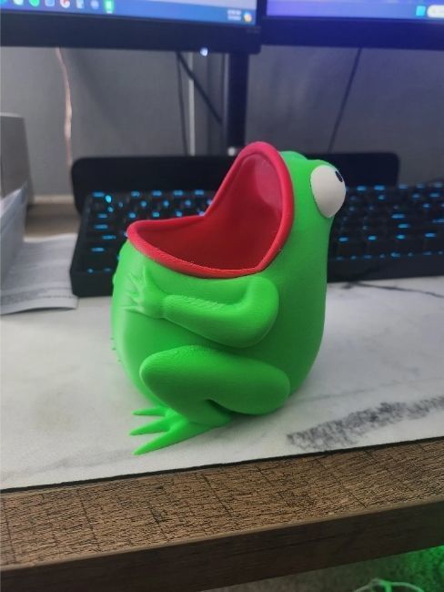 Frog pen holder  3D print model_3