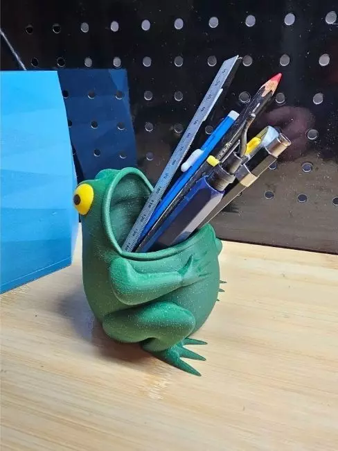 Frog pen holder  3D print model_0