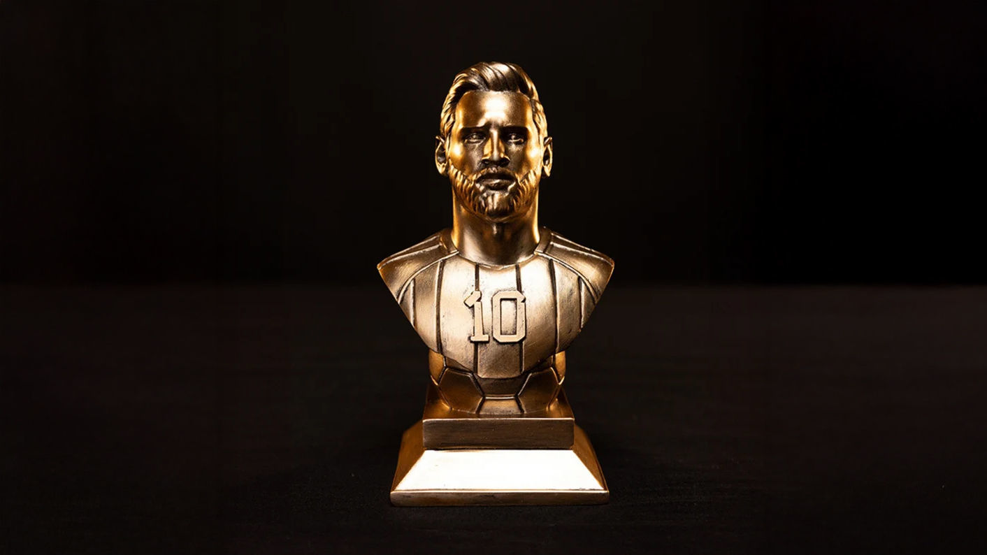 Lionel Messi Stand Ball Collectible Bust Free 3D print model_4