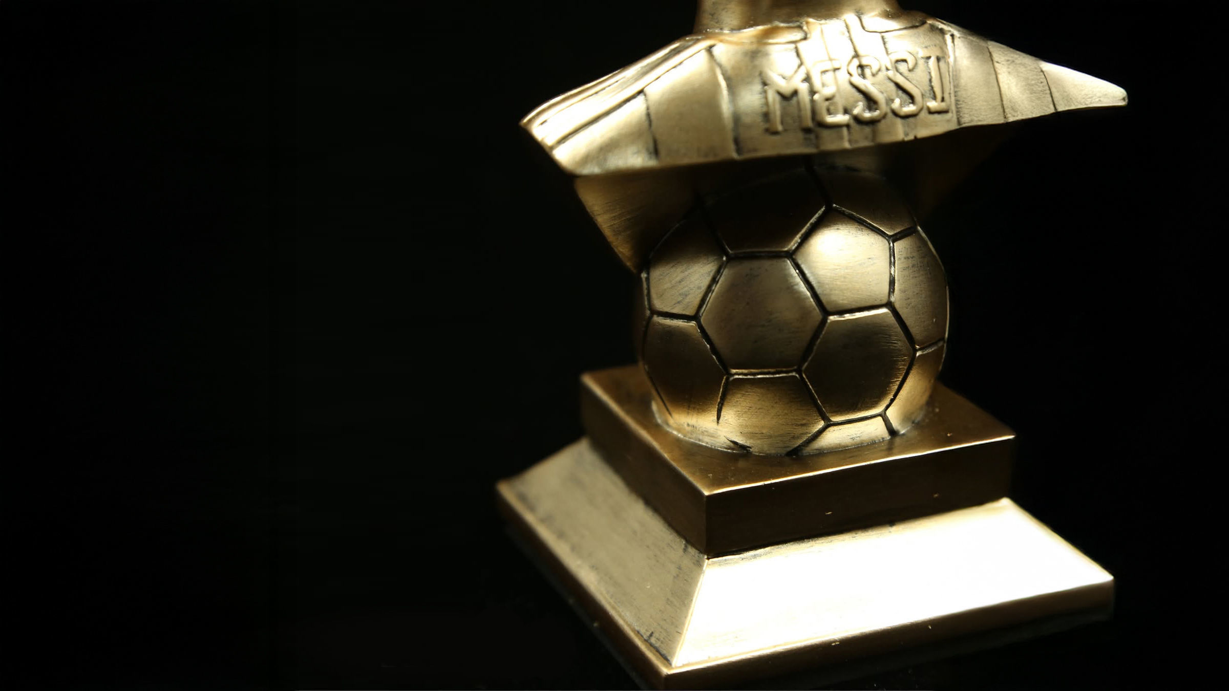 Lionel Messi Stand Ball Collectible Bust Free 3D print model_5