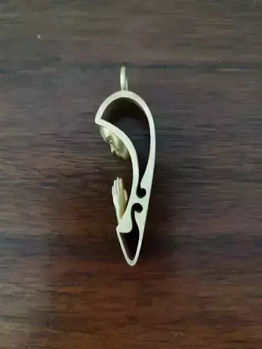 Holy Mary praying pendant 3D print model